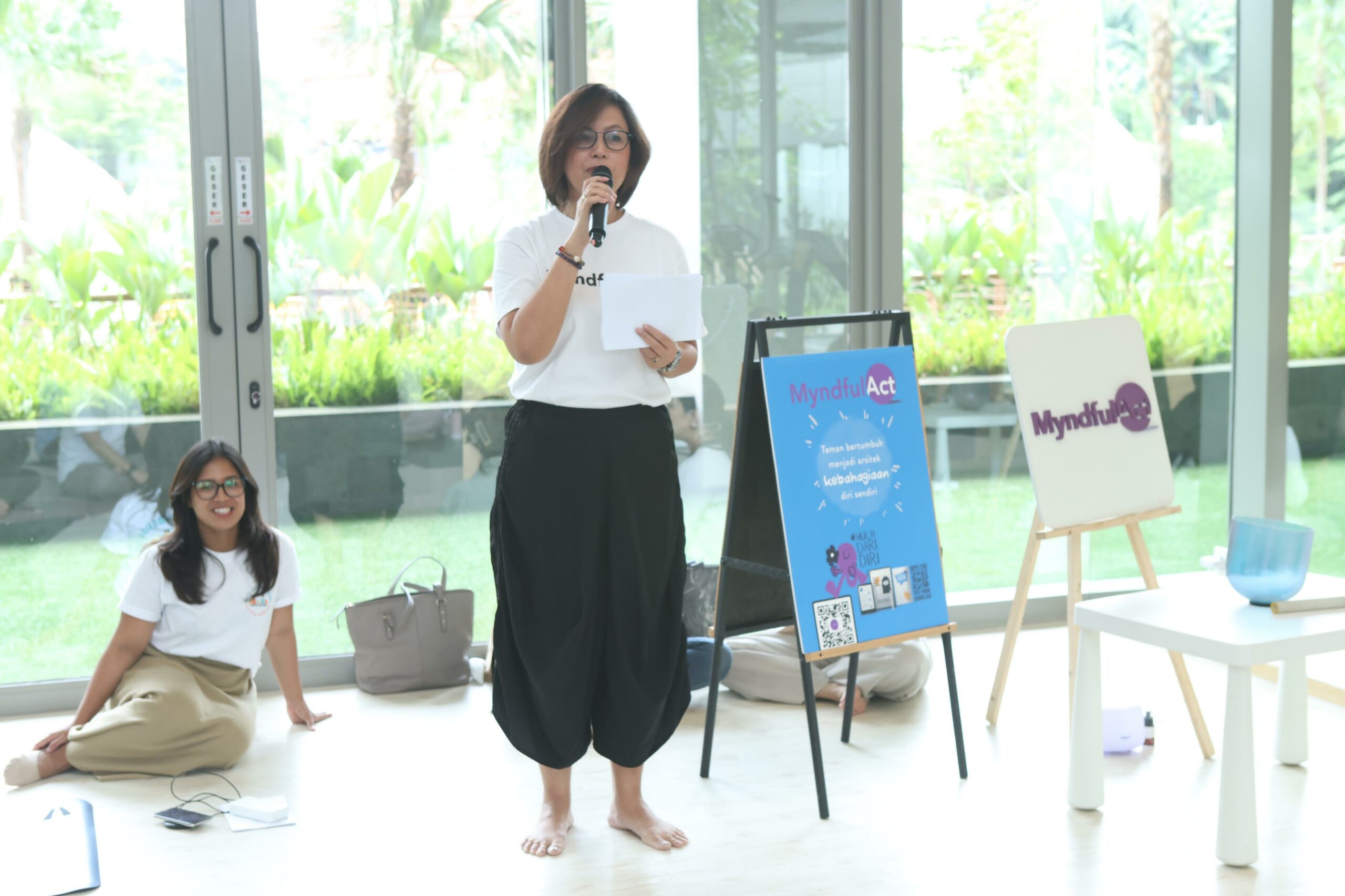Founder MyndfulAct, Hanindita Setiadji membuka sesi dalam acara Pesta Hidup Berseri