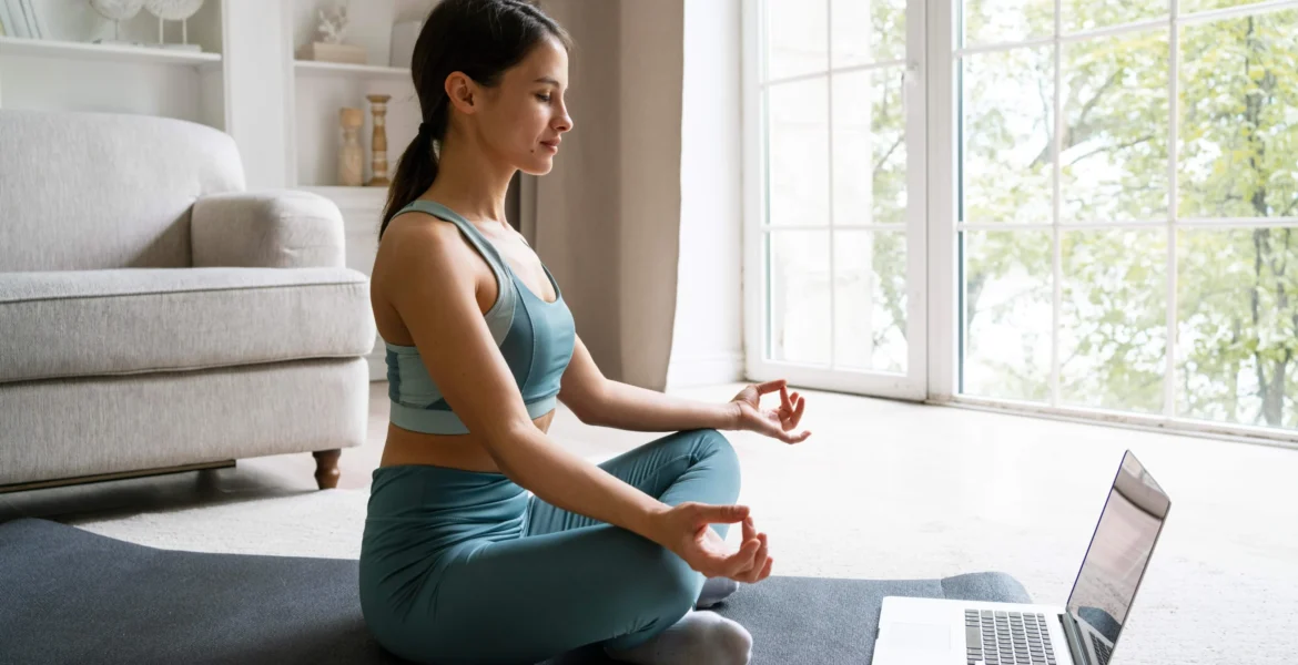 woman-training-home-alone (1)