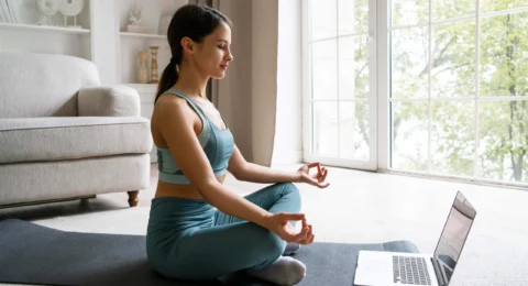 woman-training-home-alone (1)