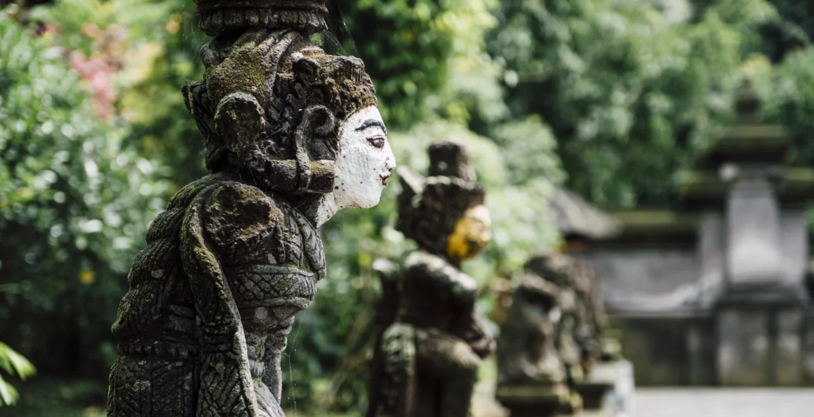 bali-statue-temple-indonesia